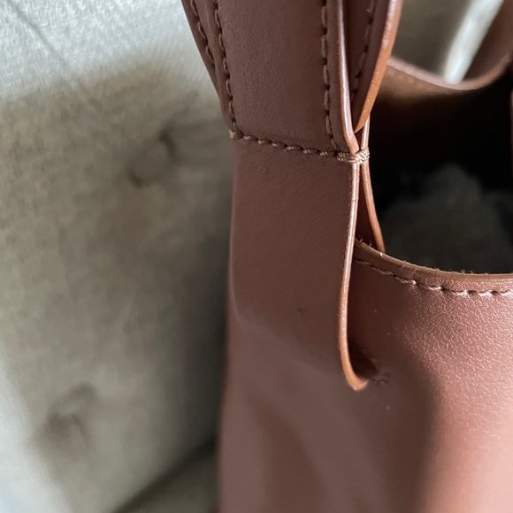 Everlane Studio Bag in Rich Cognac Leather. Made in Italy. - Picture 9 of 16
